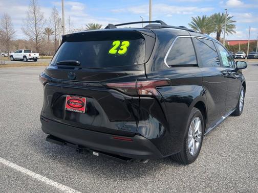 2023 Toyota Sienna Woodland Edition