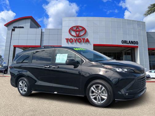 2023 Toyota Sienna Woodland Edition