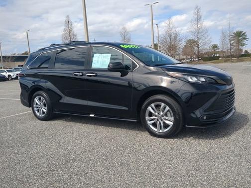 2023 Toyota Sienna Woodland Edition