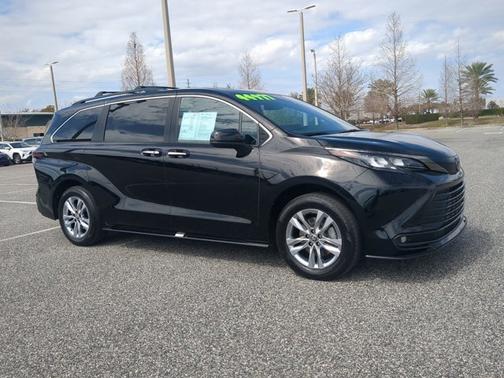 2023 Toyota Sienna Woodland Edition