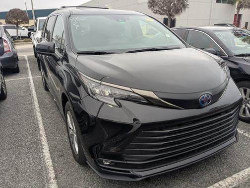 2023 Toyota Sienna Woodland Edition