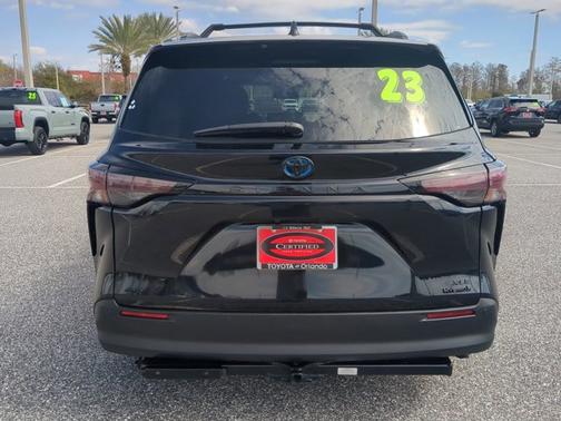 2023 Toyota Sienna Woodland Edition