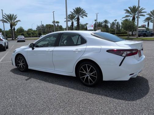 Ice 2023 Toyota Camry SE