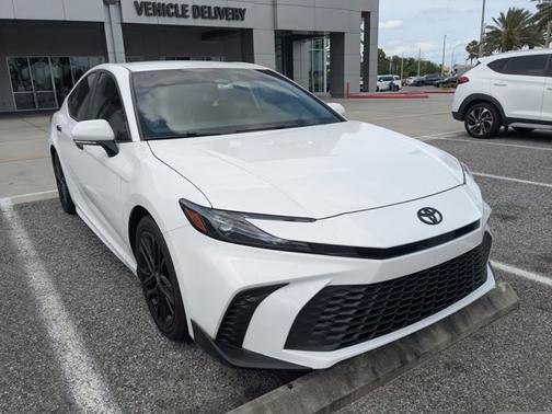 Ice 2025 Toyota Camry SE