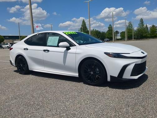 Ice 2025 Toyota Camry SE