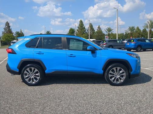 2020 Toyota RAV4 XLE Premium