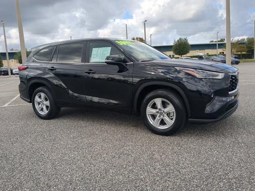 2023 Toyota Highlander LE