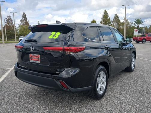 2023 Toyota Highlander LE