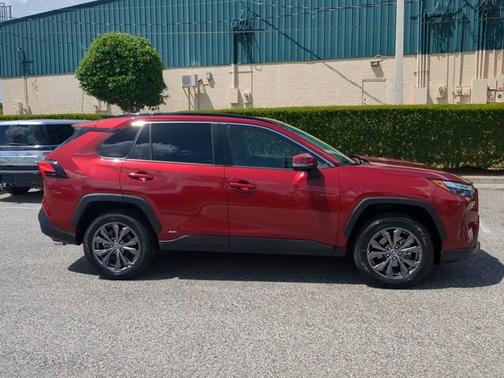 2022 Toyota RAV4 Hybrid XLE Premium