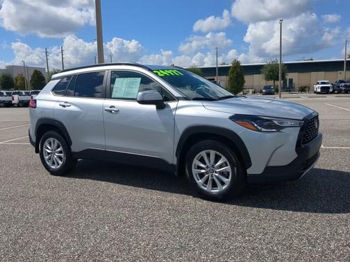 2024 Toyota Corolla Cross LE
