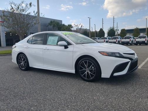 2023 Toyota Camry SE