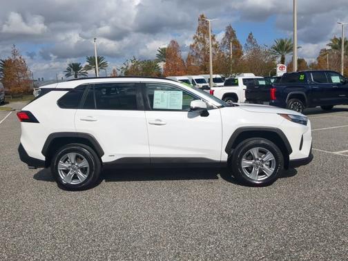 2025 Toyota RAV4 Hybrid XLE