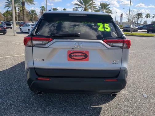 2025 Toyota RAV4 Hybrid XLE