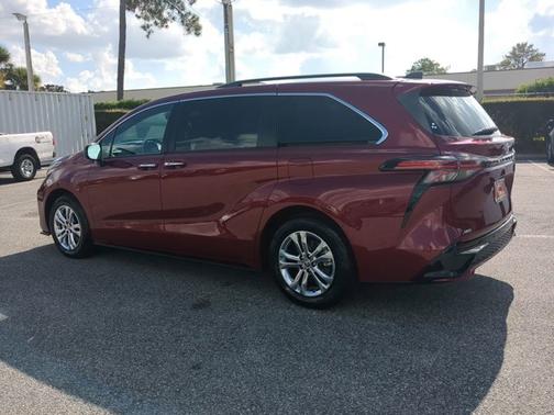 2023 Toyota Sienna XSE