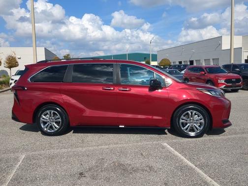 2023 Toyota Sienna XSE