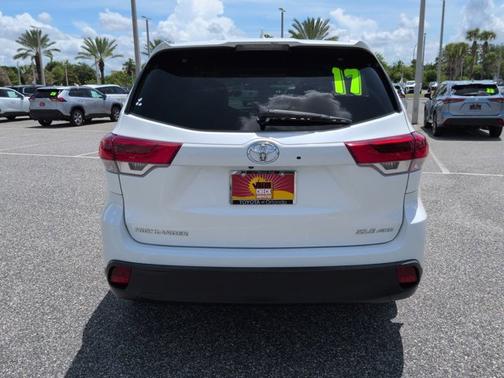 Blizzard Pearl 2017 Toyota Highlander XLE