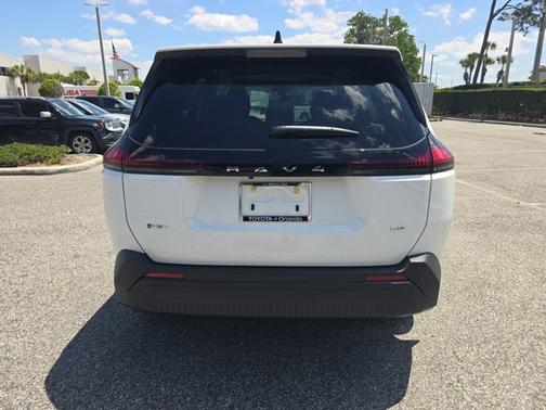 Ice 2026 Toyota RAV4 LE