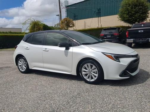 2025 Toyota Corolla Hatchback SE