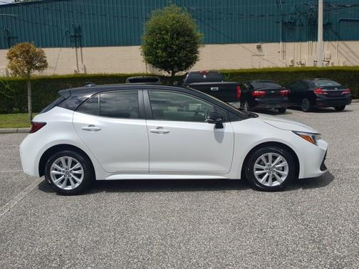 2025 Toyota Corolla Hatchback SE