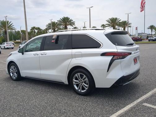 2022 Toyota Sienna Platinum
