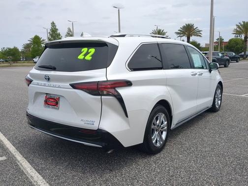 2022 Toyota Sienna Platinum