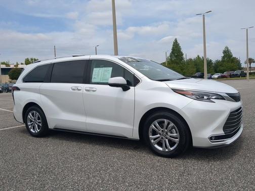2022 Toyota Sienna Platinum