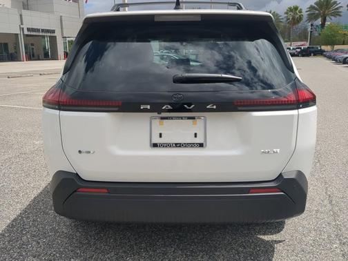 Ice 2026 Toyota RAV4 XLE Premium