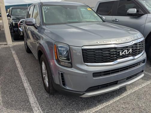 Everlasting Silver 2022 Kia Telluride LX
