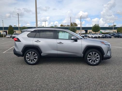 2022 Toyota RAV4 XLE Premium