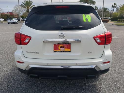 2019 Nissan Pathfinder SV