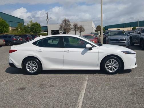 Ice Cap 2025 Toyota Camry LE