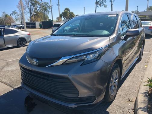 2024 Toyota Sienna LE