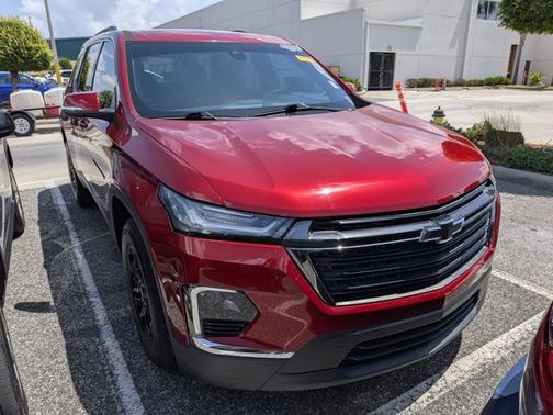Cherry Red Tintcoat 2022 Chevrolet Traverse LT Cloth