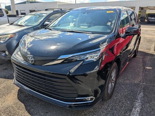 2022 Toyota Sienna XLE
