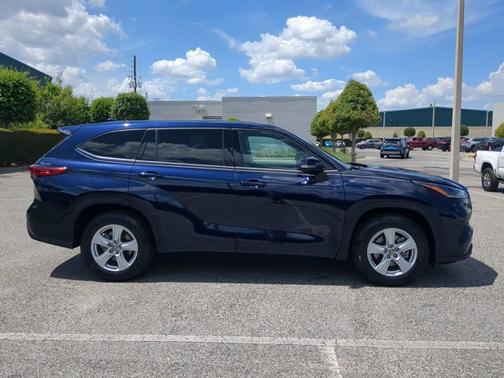 2021 Toyota Highlander LE