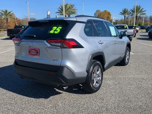 2025 Toyota RAV4 Hybrid XLE