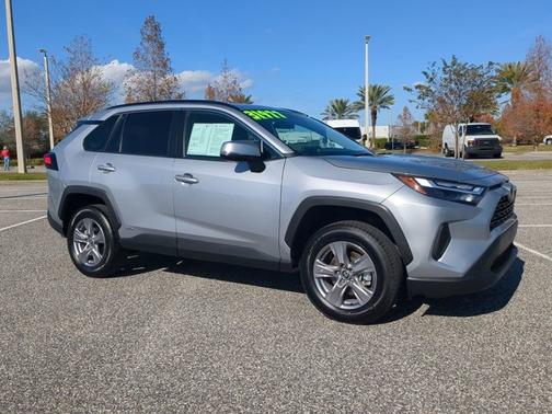 2025 Toyota RAV4 Hybrid XLE