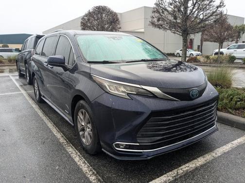 2021 Toyota Sienna XLE