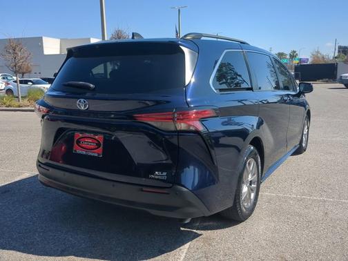 2021 Toyota Sienna XLE