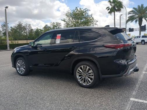 2026 Toyota Highlander Hybrid Platinum