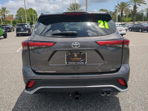 Magnetic Gray Metallic 2021 Toyota Highlander XSE