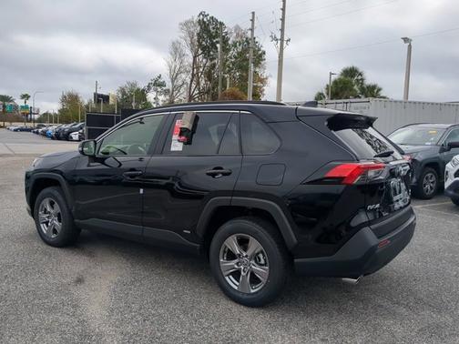 2025 Toyota RAV4 Hybrid LE