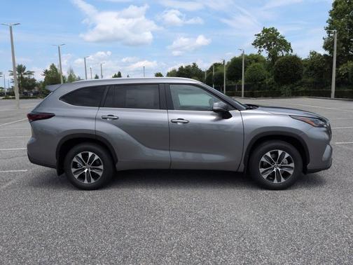 Heavy Metal 2026 Toyota Highlander XLE