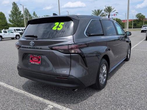 Magnetic Gray Metallic 2025 Toyota Sienna LE