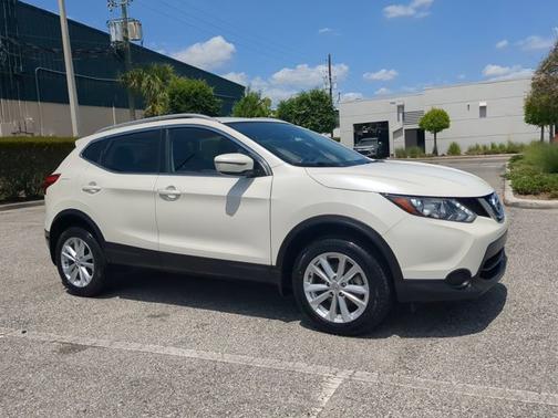 Pearl White 2017 Nissan Rogue Sport SV