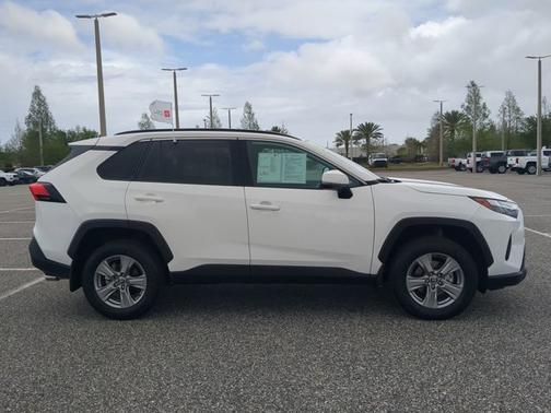 Ice Cap 2024 Toyota RAV4 XLE