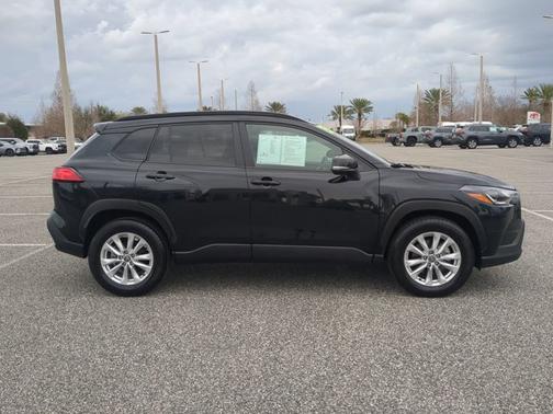 2025 Toyota Corolla Cross LE