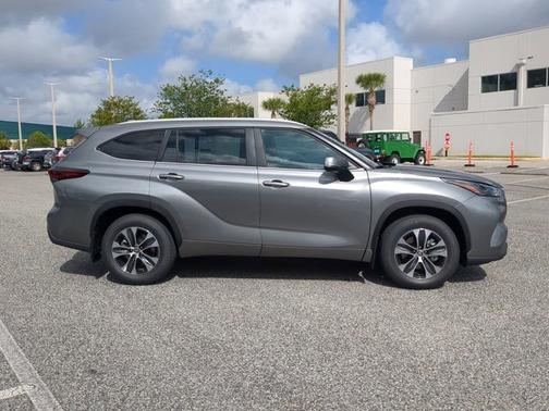 2025 Toyota Highlander XLE