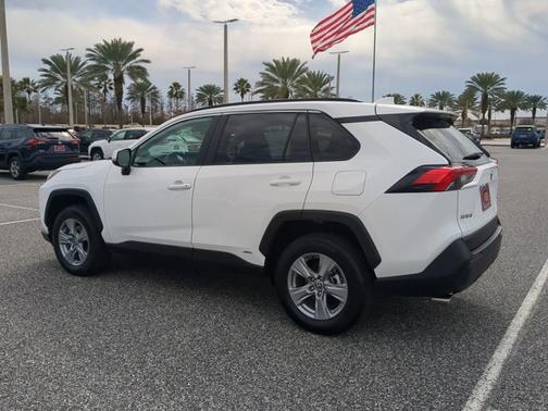 2025 Toyota RAV4 Hybrid XLE