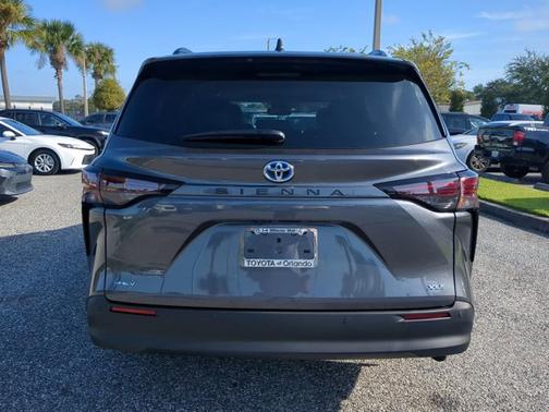 2025 Toyota Sienna XLE